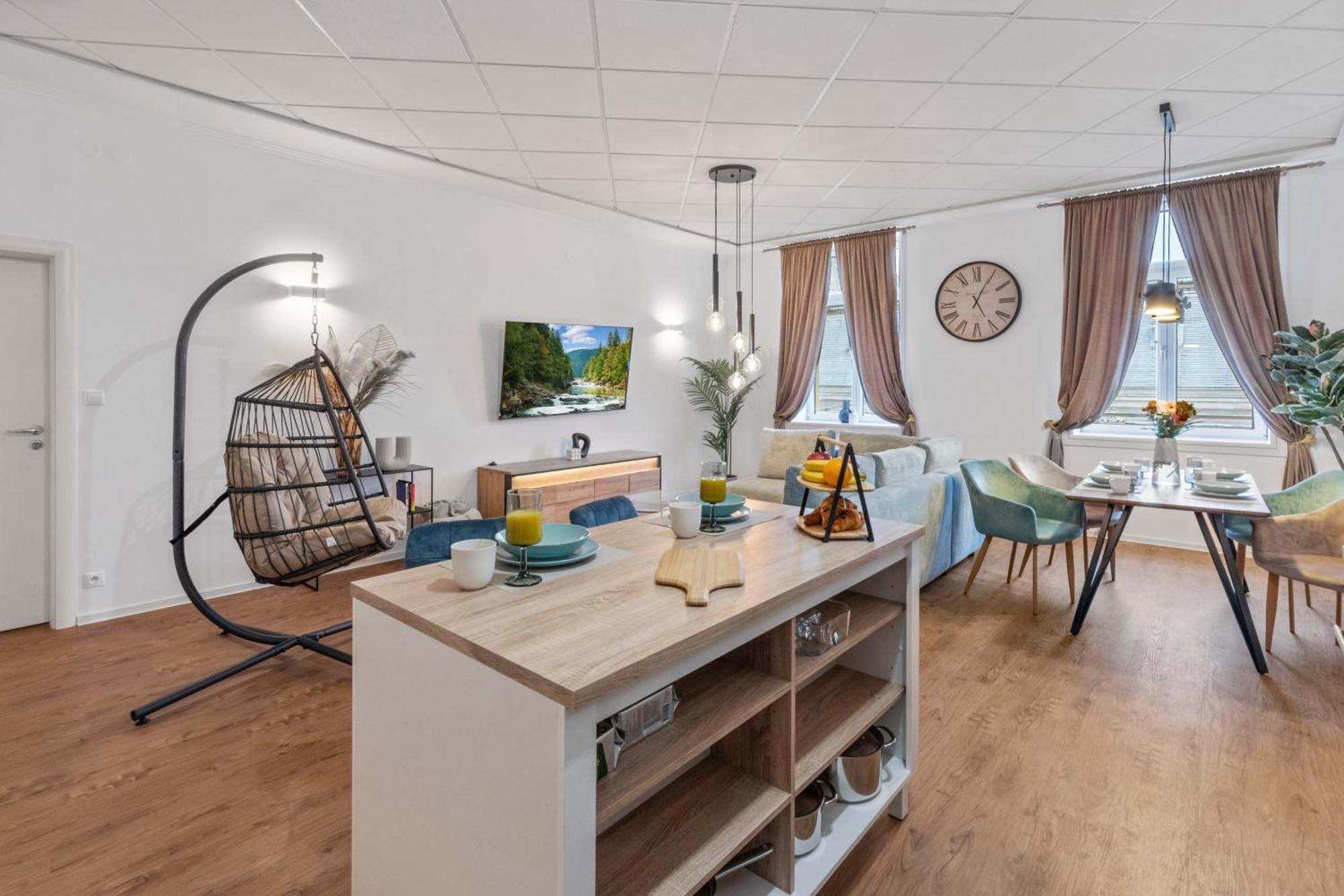 דירות ברטיסלאבה Luxe Living At Old Town Center מראה חיצוני תמונה